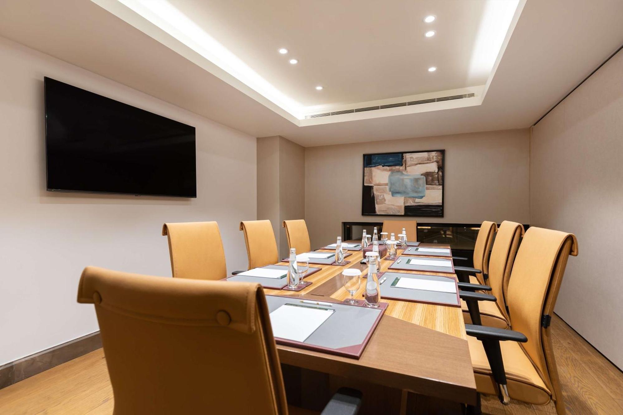Mansard Riyadh, A Radisson Collection Hotel Exteriör bild Meeting room at the hotel