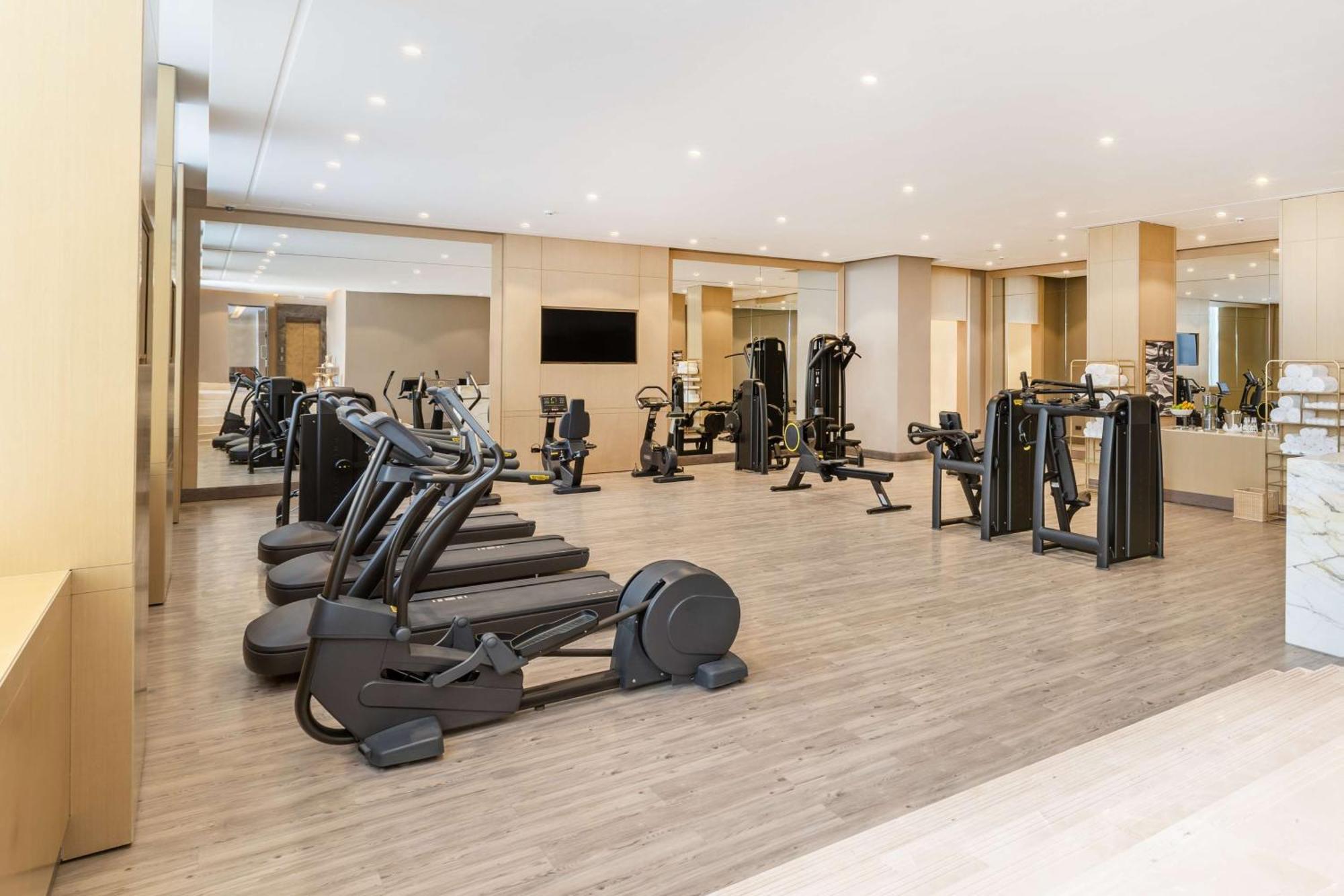 Mansard Riyadh, A Radisson Collection Hotel Exteriör bild The gym at the hotel