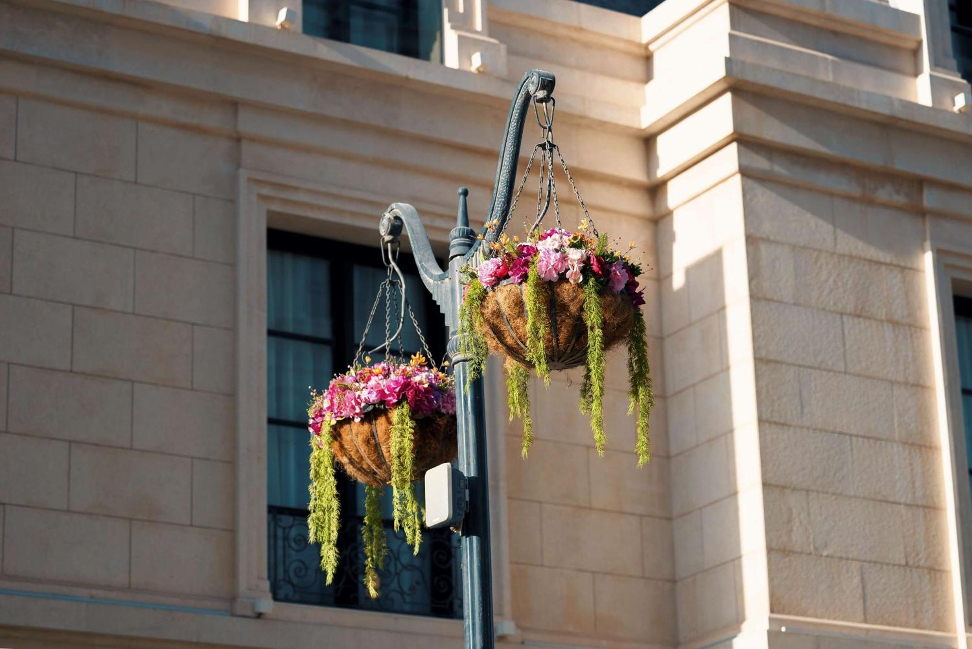 Mansard Riyadh, A Radisson Collection Hotel Exteriör bild Hanging baskets in the UK