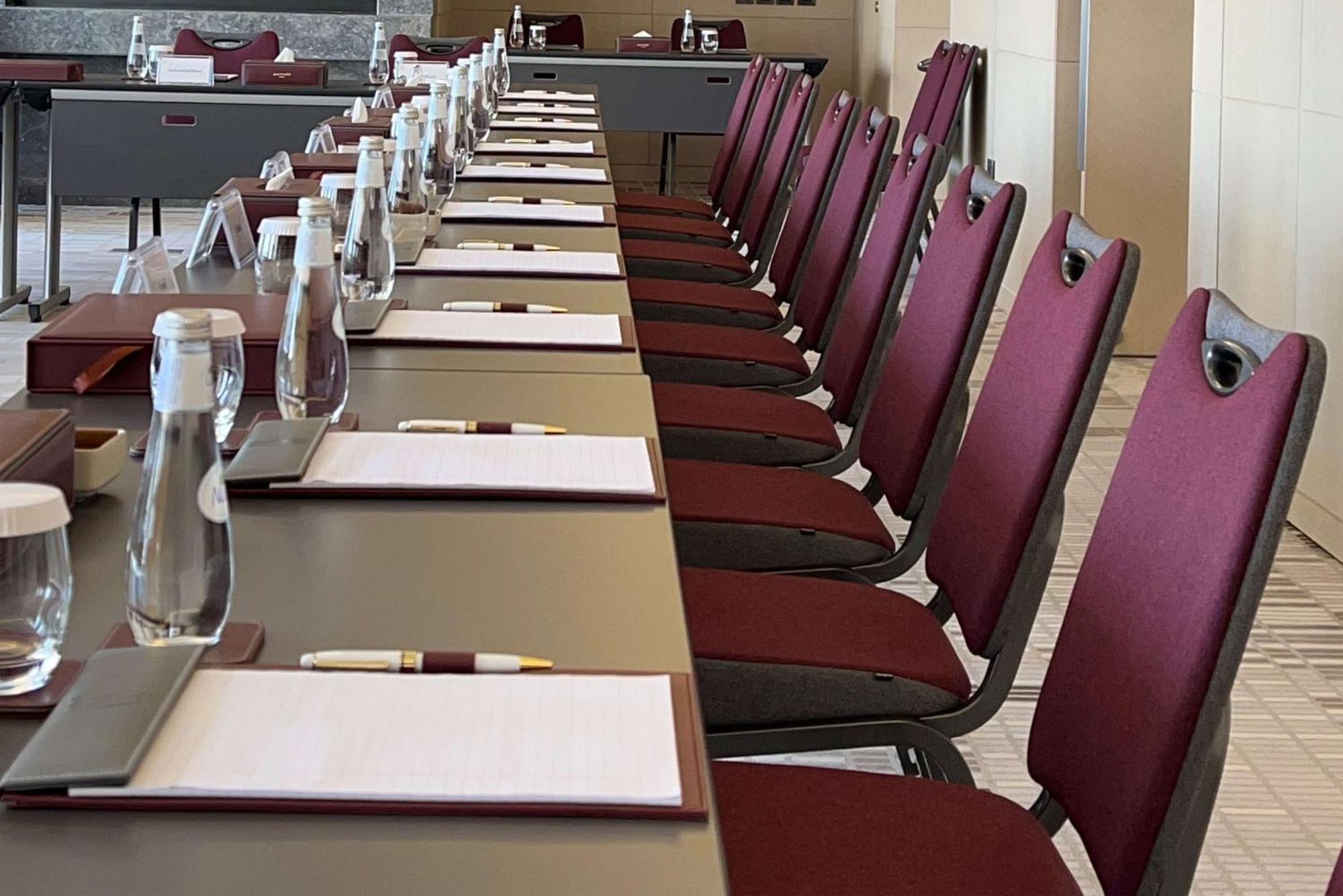 Mansard Riyadh, A Radisson Collection Hotel Exteriör bild A meeting room