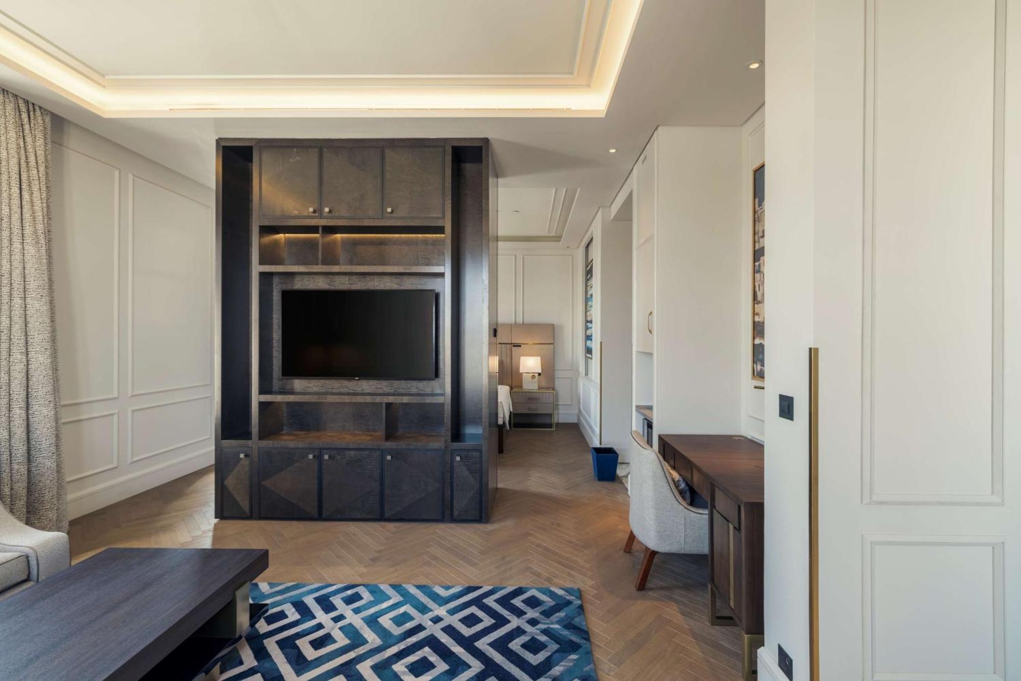 Mansard Riyadh, A Radisson Collection Hotel Exteriör bild The interior of a suite at The Ivy Collection