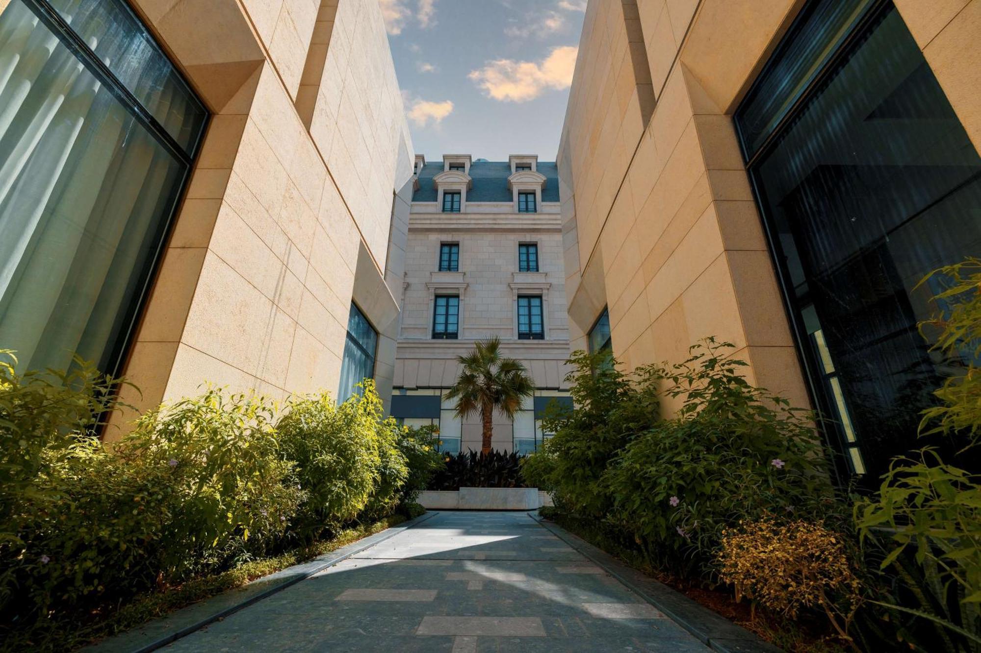Mansard Riyadh, A Radisson Collection Hotel Exteriör bild The courtyard of the museum