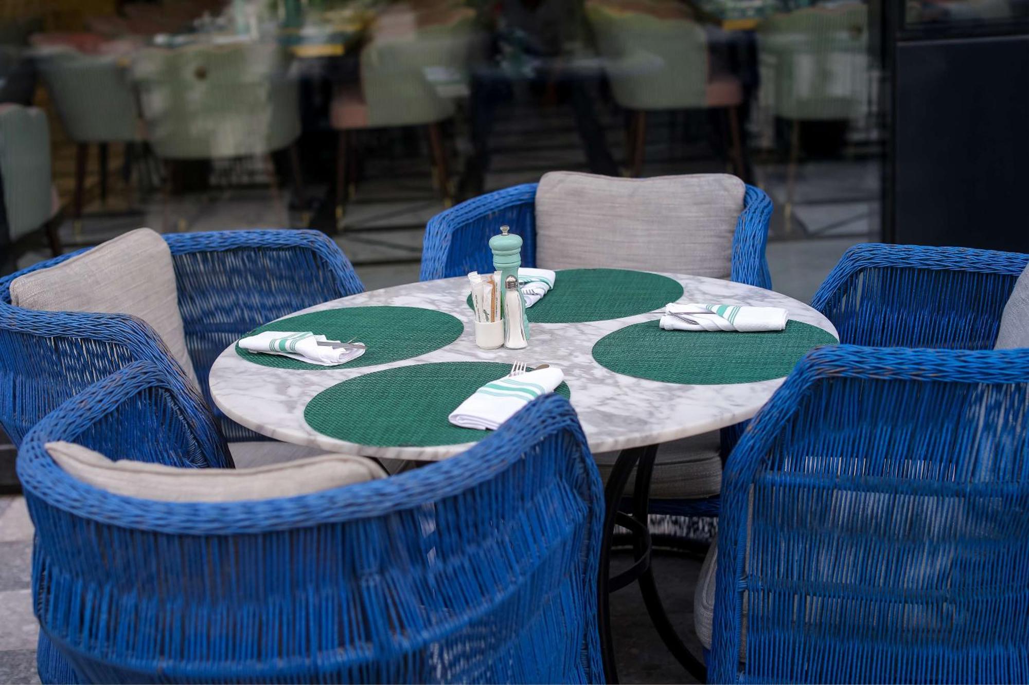 Mansard Riyadh, A Radisson Collection Hotel Exteriör bild A table with placemats