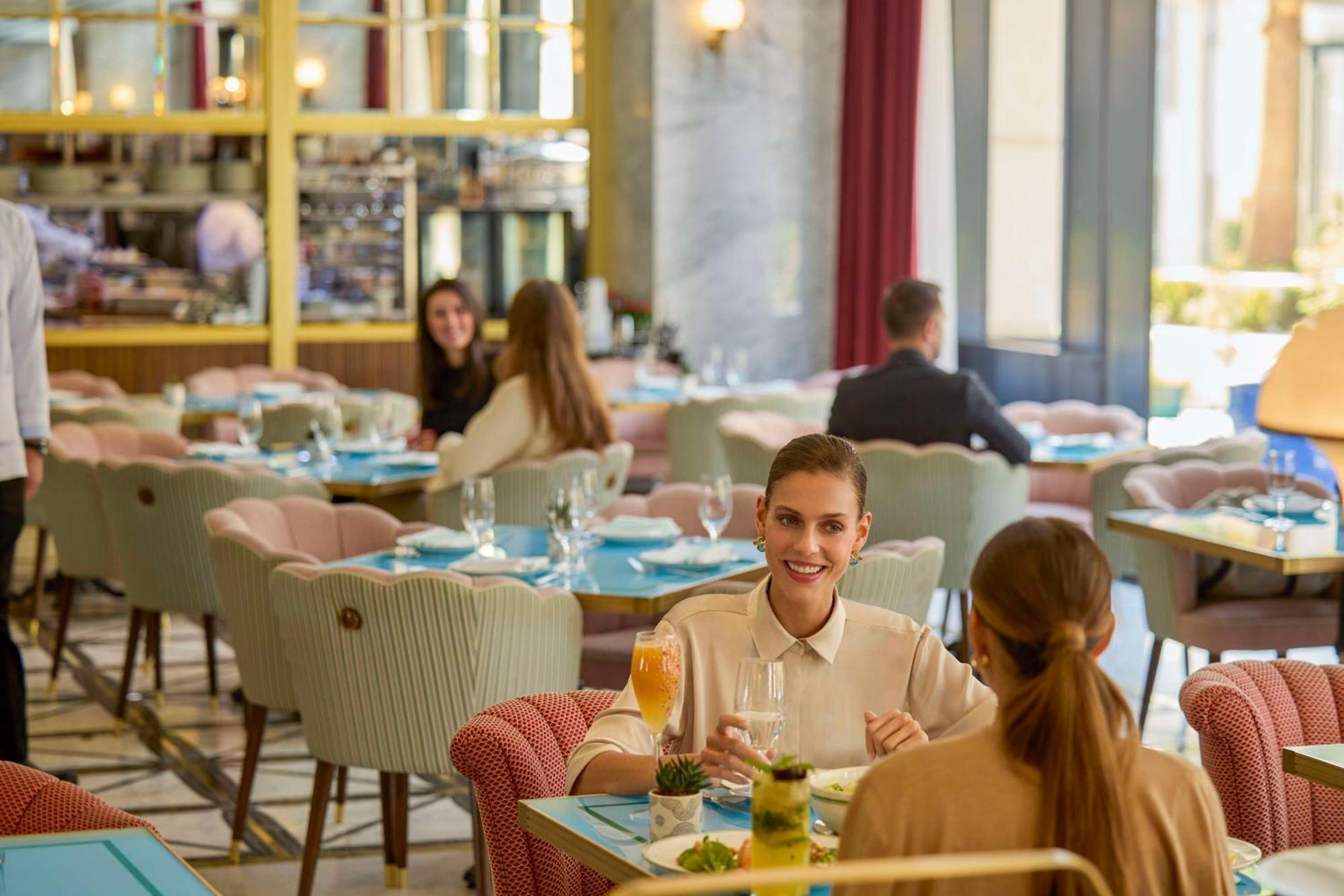 Mansard Riyadh, A Radisson Collection Hotel Exteriör bild Restaurant in Belgrade